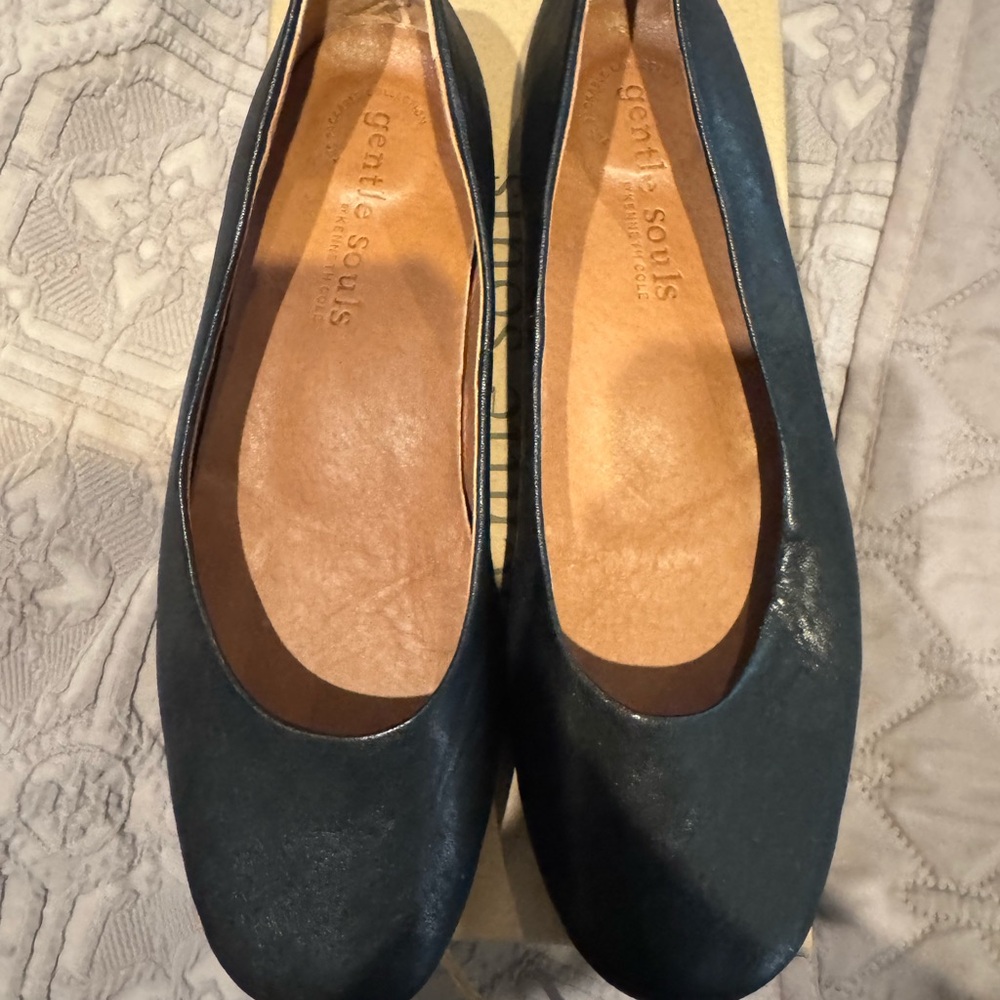 Gentle Souls Black Flats Elegant Comfort